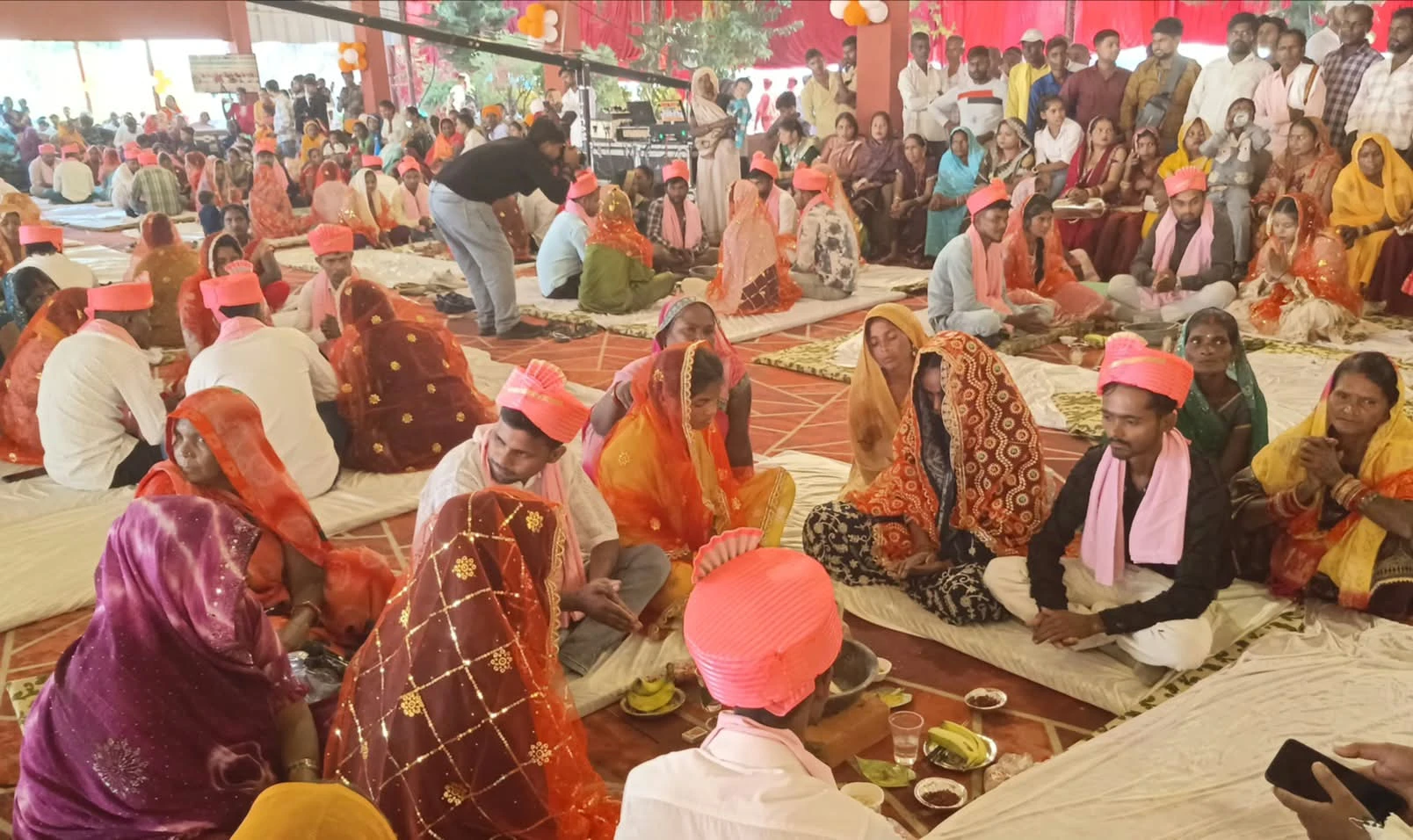 गोंडा में मुख्यमंत्री सामूहिक विवाह कार्यक्रम: 205 जोड़ों ने रचाई शादी, सरकार ने दिया तोहफा