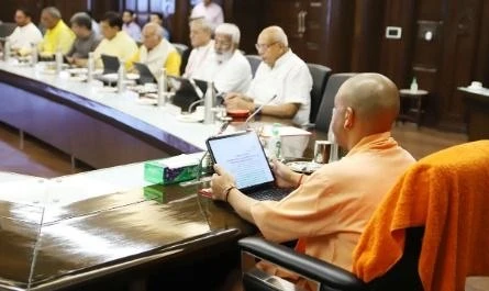 यूपी कैबिनेट मीटिंग: शिक्षा कर्मियों को मिल सकती है कैशलेस इलाज की बड़ी सौगात