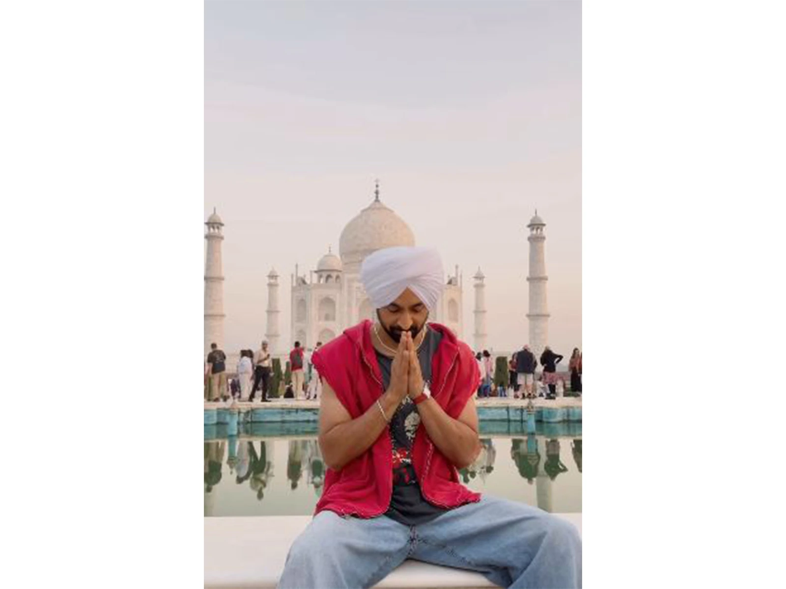 आगरा: ताज महल पहुंचे दिलजीत दोसांझ, अपने अनोखे अंदाज में शेयर किया वीडियो