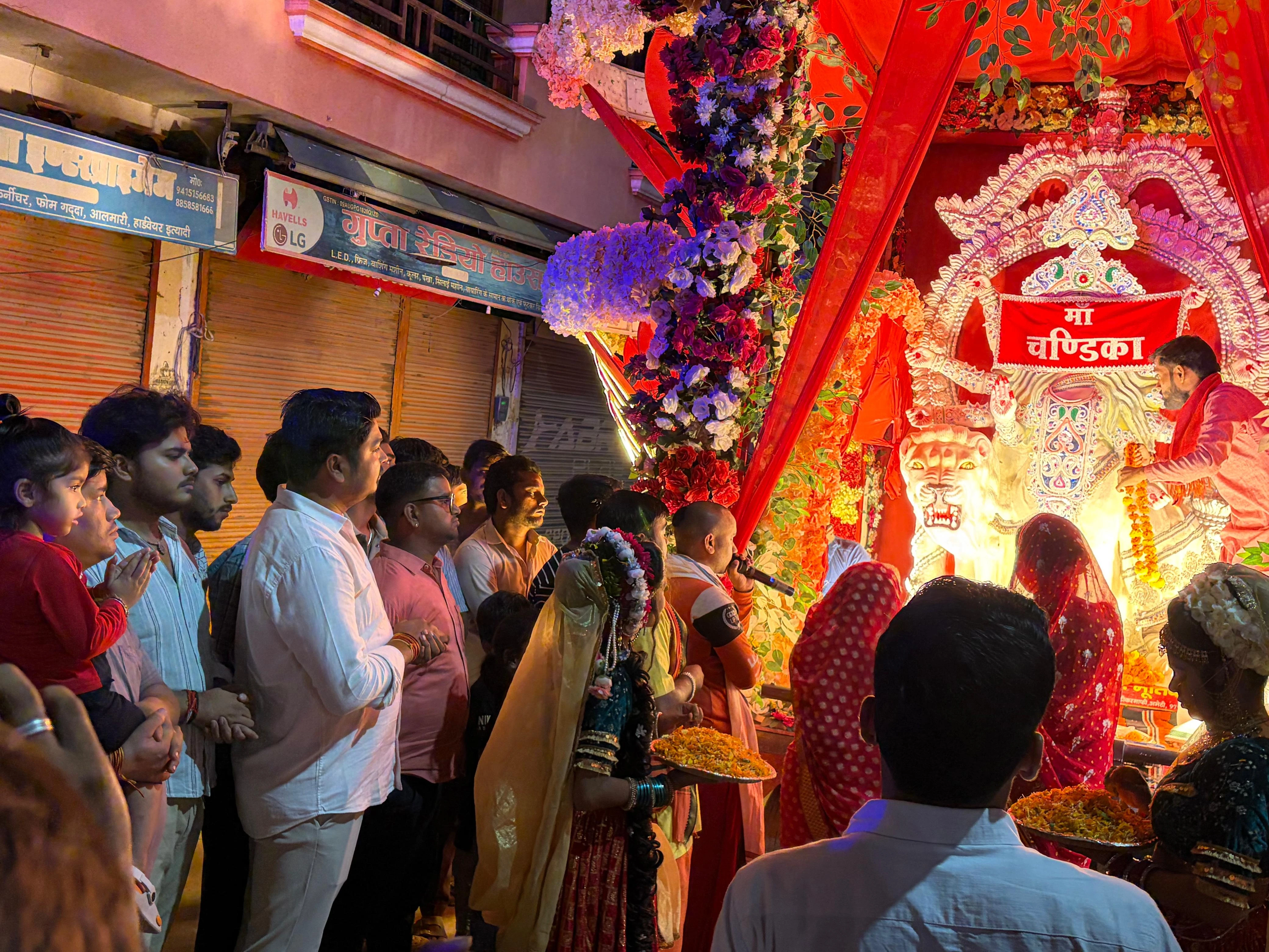 अमेठी: ढोल-नगाड़ों और जयकारों के साथ आईं मां चंडिका, भक्तिमय हुआ शहर