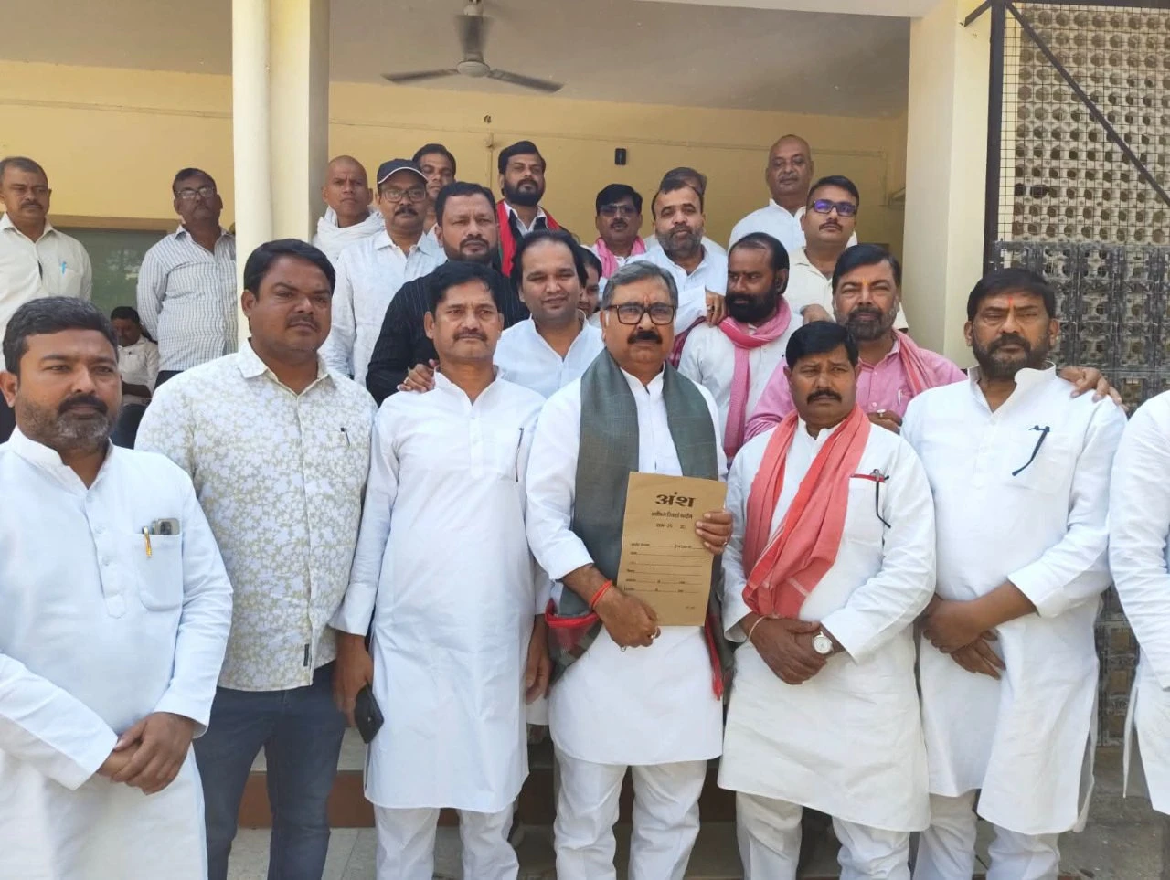 गोरखपुर शिक्षक एमएलसी चुनाव: सपा का आरोप, अधिकारियों ने डाला भाजपा के लिए दबाव