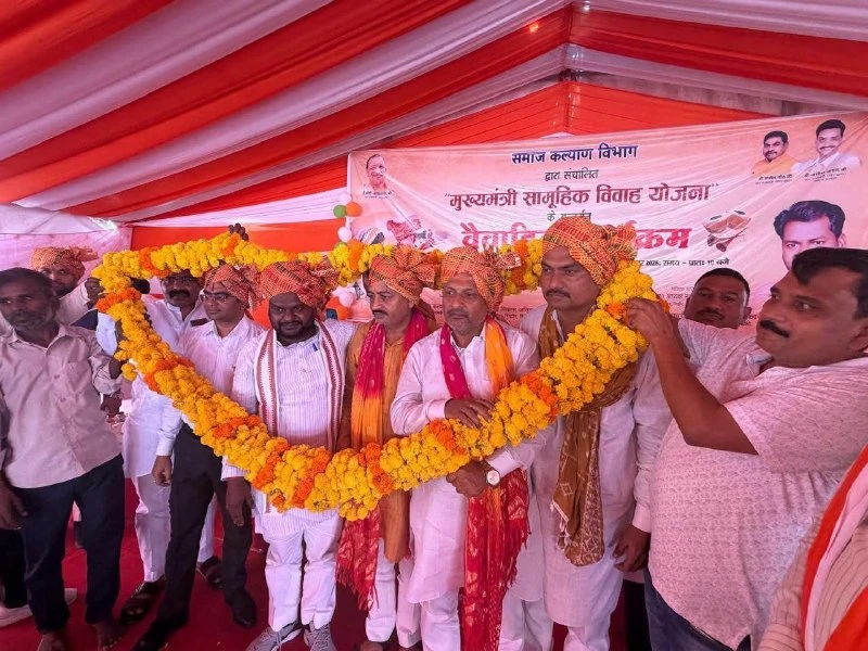 हैदरगढ़ में गूंजी शहनाइयां: सामूहिक विवाह योजना के तहत 184 जोड़ों ने लिए सात फेरे