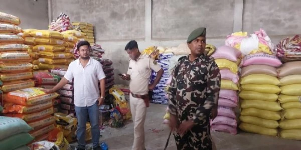 यूपी की राइस मिल की शिकायत पर एक्शन, 110 बोरे डुप्लीकेट चावल जब्त