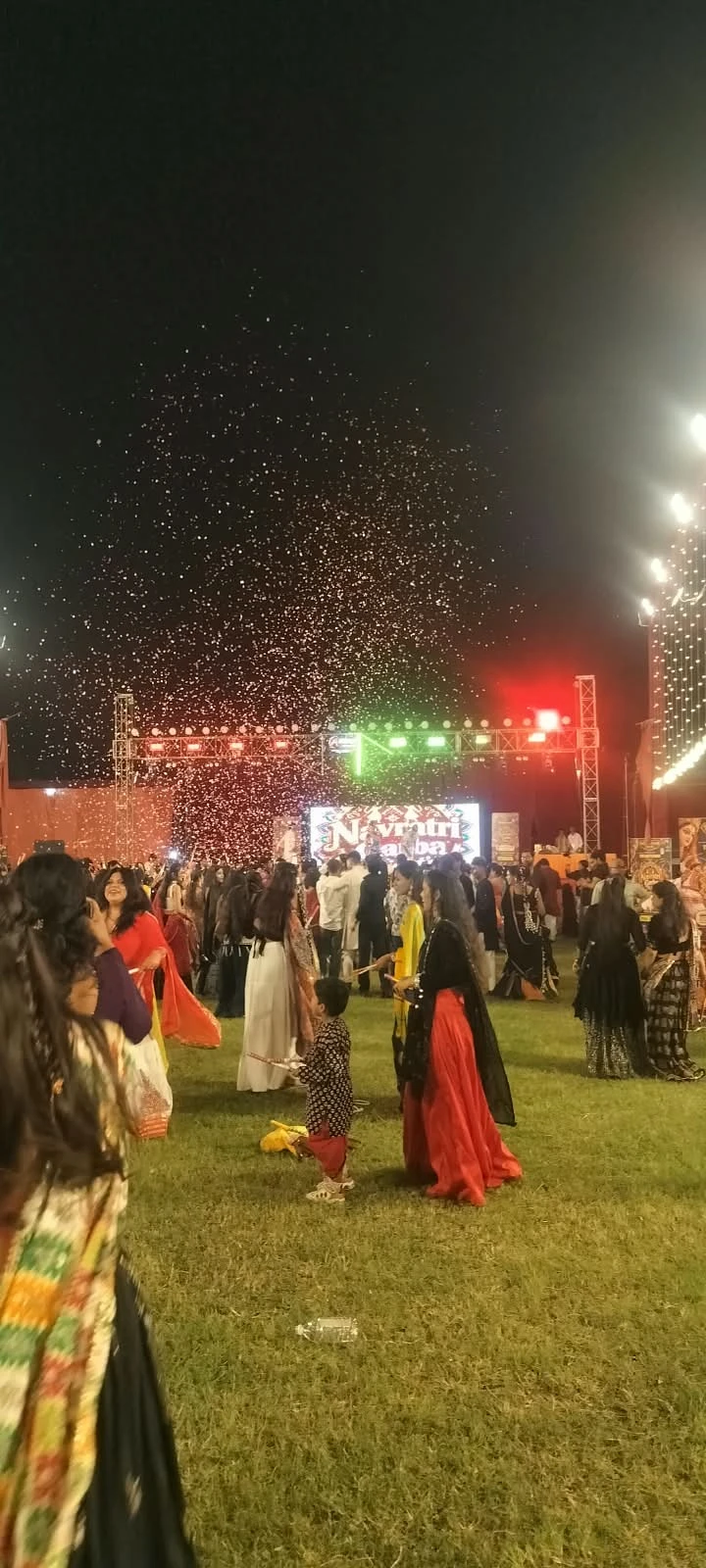 चंदौली: गरबा इवेंट में डीजे के शोर से परेशान हुए लोग, निवासियों ने जताया कड़ा विरोध