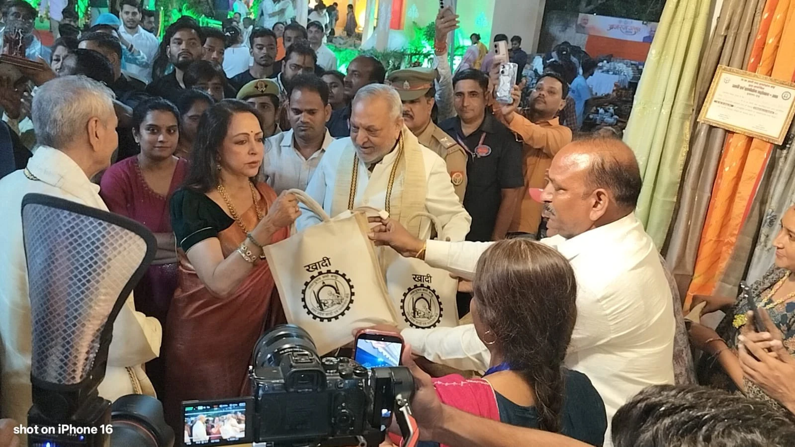 मथुरा: ब्रज राज उत्सव 2026 में दिखेगा खादी का जलवा, यूपी खादी बोर्ड आयोजित करेगा फैशन शो