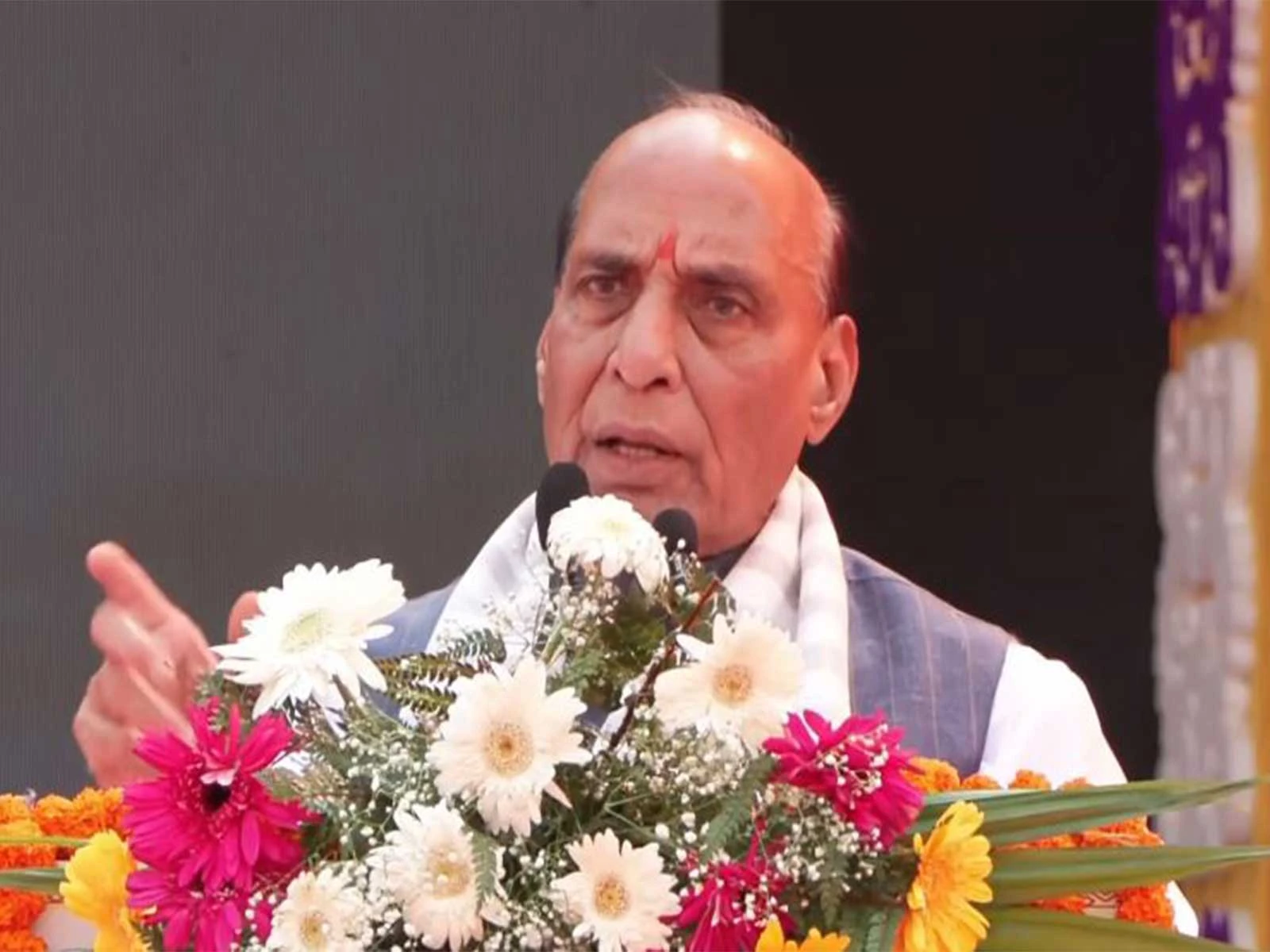 'पीएम मोदी ने 25 साल में नहीं ली एक भी छुट्टी', गाजियाबाद में राजनाथ सिंह ने की तारीफ