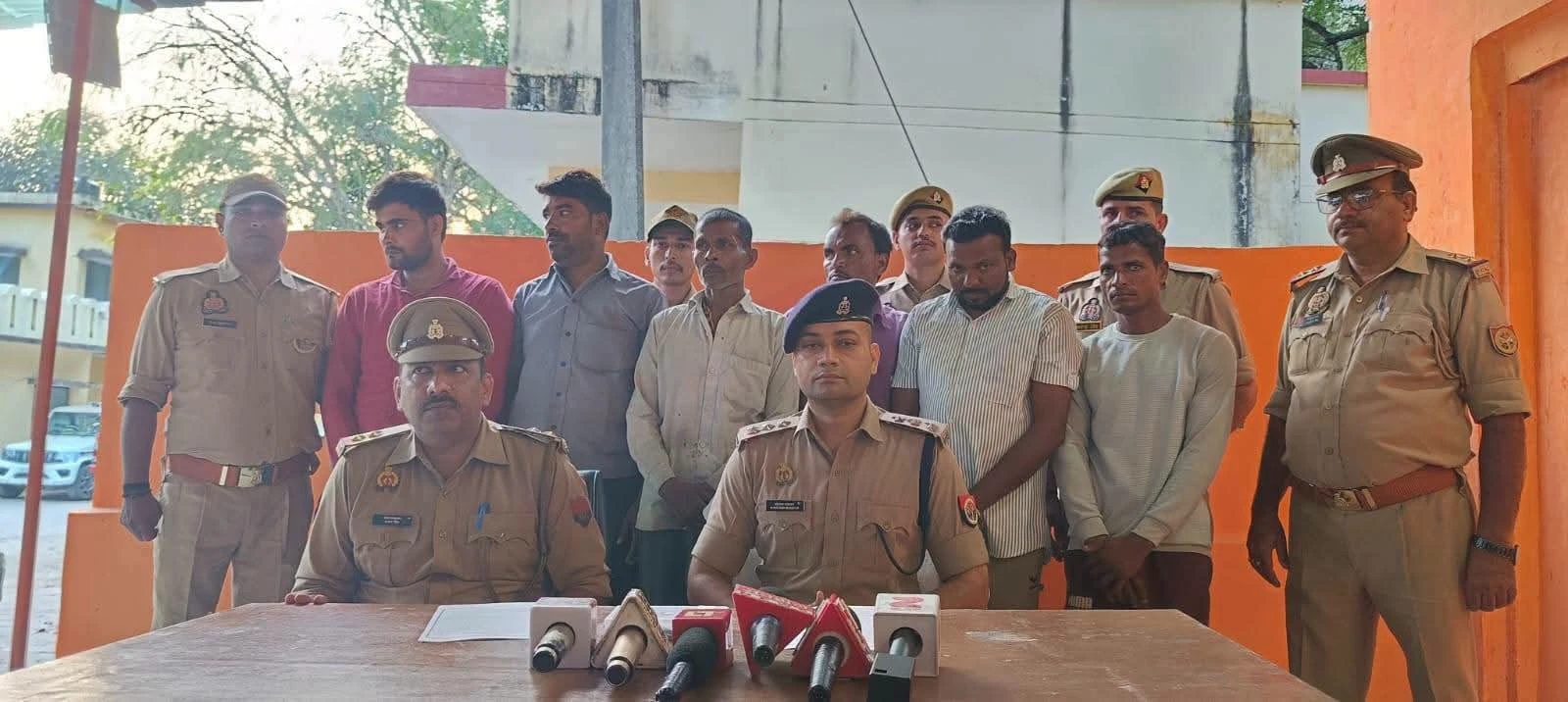 अमेठी: PWD ठेकेदार के गोदाम से तार चोरी करने वाला अंतर-जिला गैंग दबोचा, 6 गिरफ्तार
