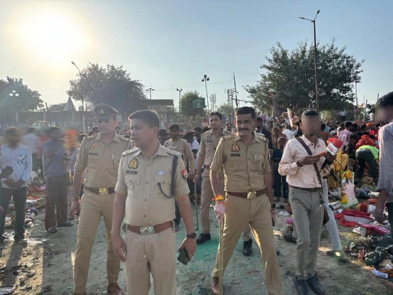 आगरा: दुर्गा मूर्ति विसर्जन को लेकर पुलिस अलर्ट, डीसीपी ने घाटों पर जांची सुरक्षा व्यवस्था
