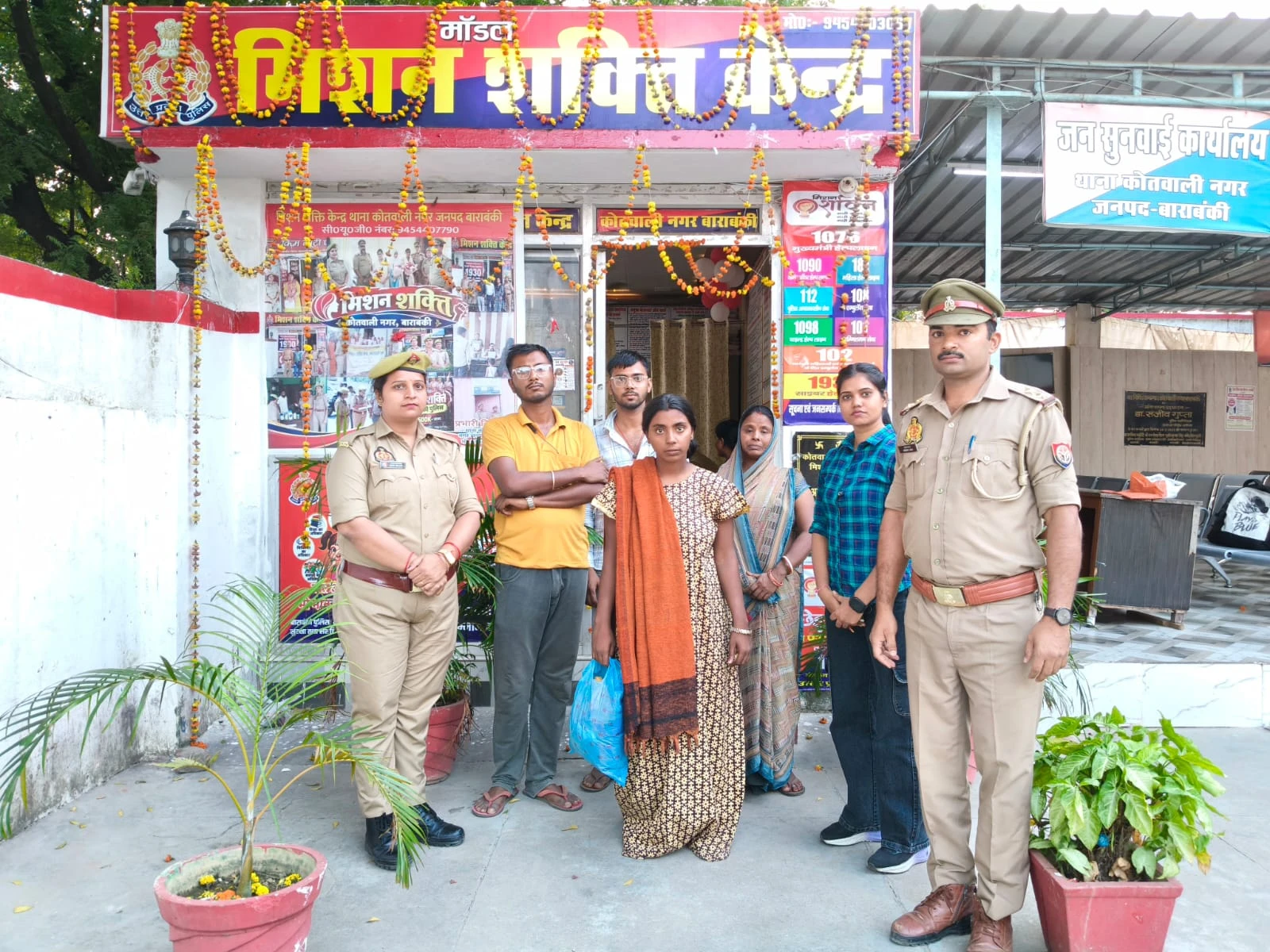 बाराबंकी पुलिस की इंसानियत: 20 दिनों से लापता बिहार की महिला को परिवार से मिलाया