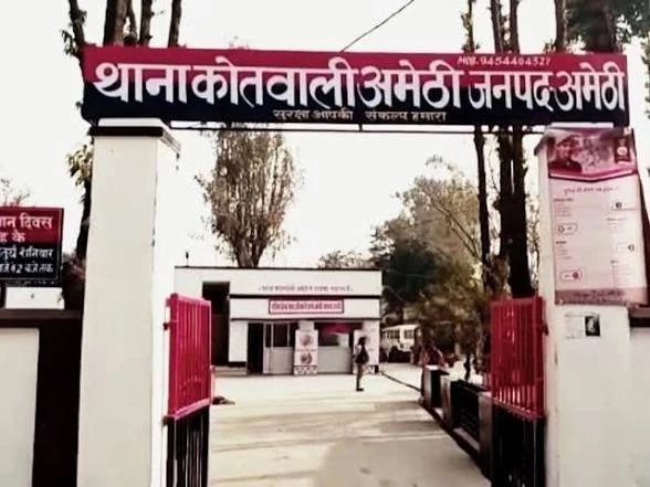 अमेठी: अनियंत्रित डंपर ने बाइक को रौंदा, एक युवक की मौत, दूसरा गंभीर