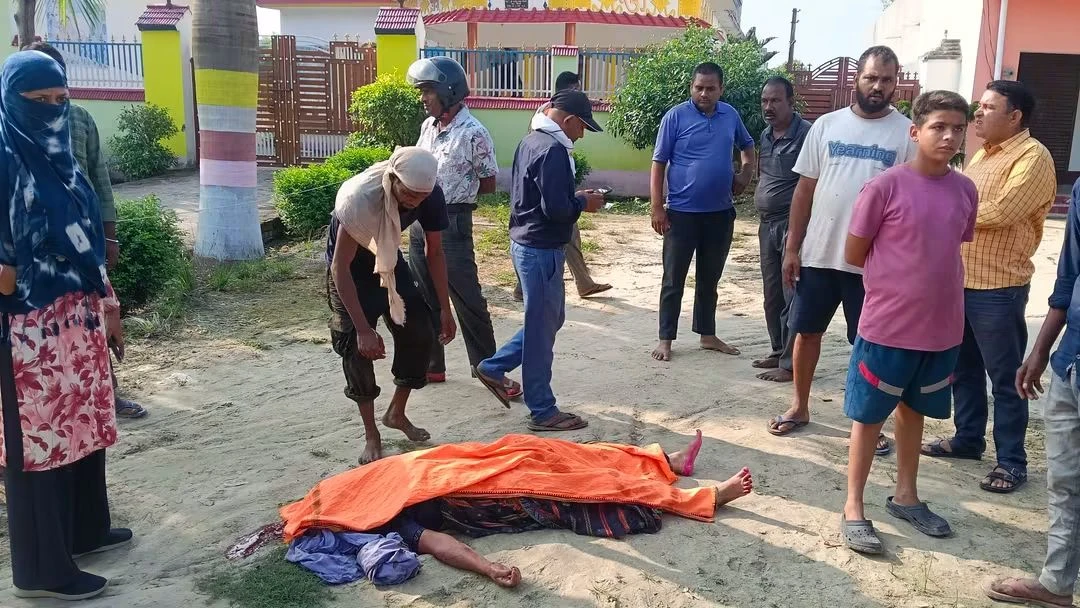 अमेठी: भाई के अंतिम संस्कार पर जा रही महिला की बाइक हादसे में मौत