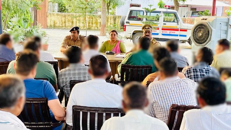 त्योहारों पर सुरक्षा सख्त: शाहजहाँपुर पुलिस ने तिलहर में की शांति समिति की बैठक