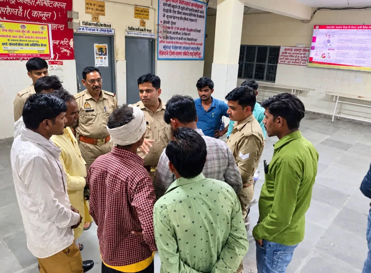 शाहजहाँपुर: बिजली के खंभे पर केबल लगाने को लेकर खूनी संघर्ष, फायरिंग में 11 घायल