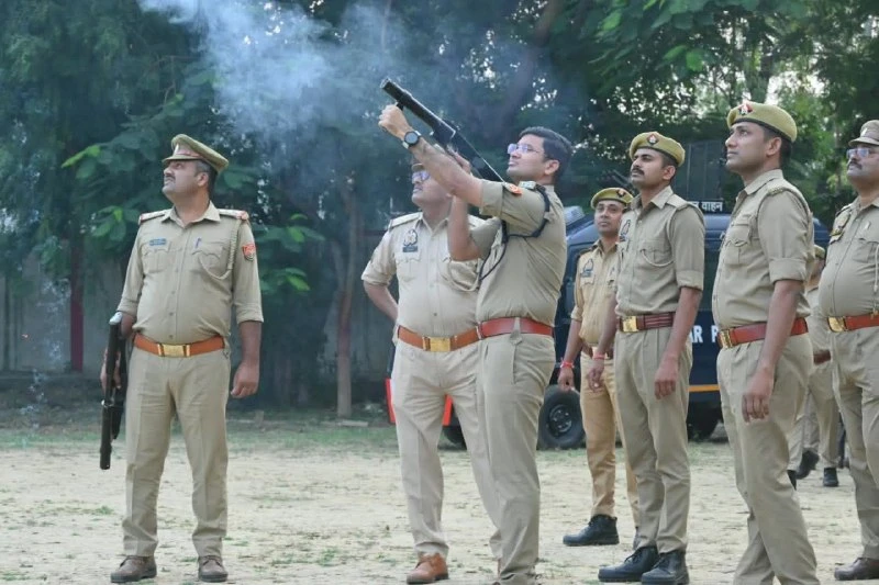 त्योहारों से पहले अलर्ट: बाराबंकी पुलिस ने दंगा नियंत्रण उपकरणों का किया निरीक्षण