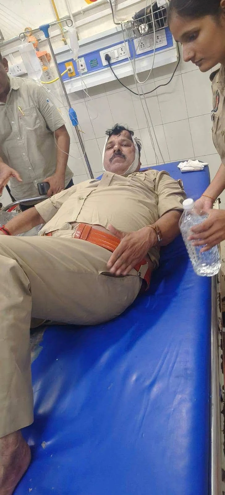 गाजीपुर: जमीन सर्वे के दौरान सब-इंस्पेक्टर पर हमला, हालत गंभीर