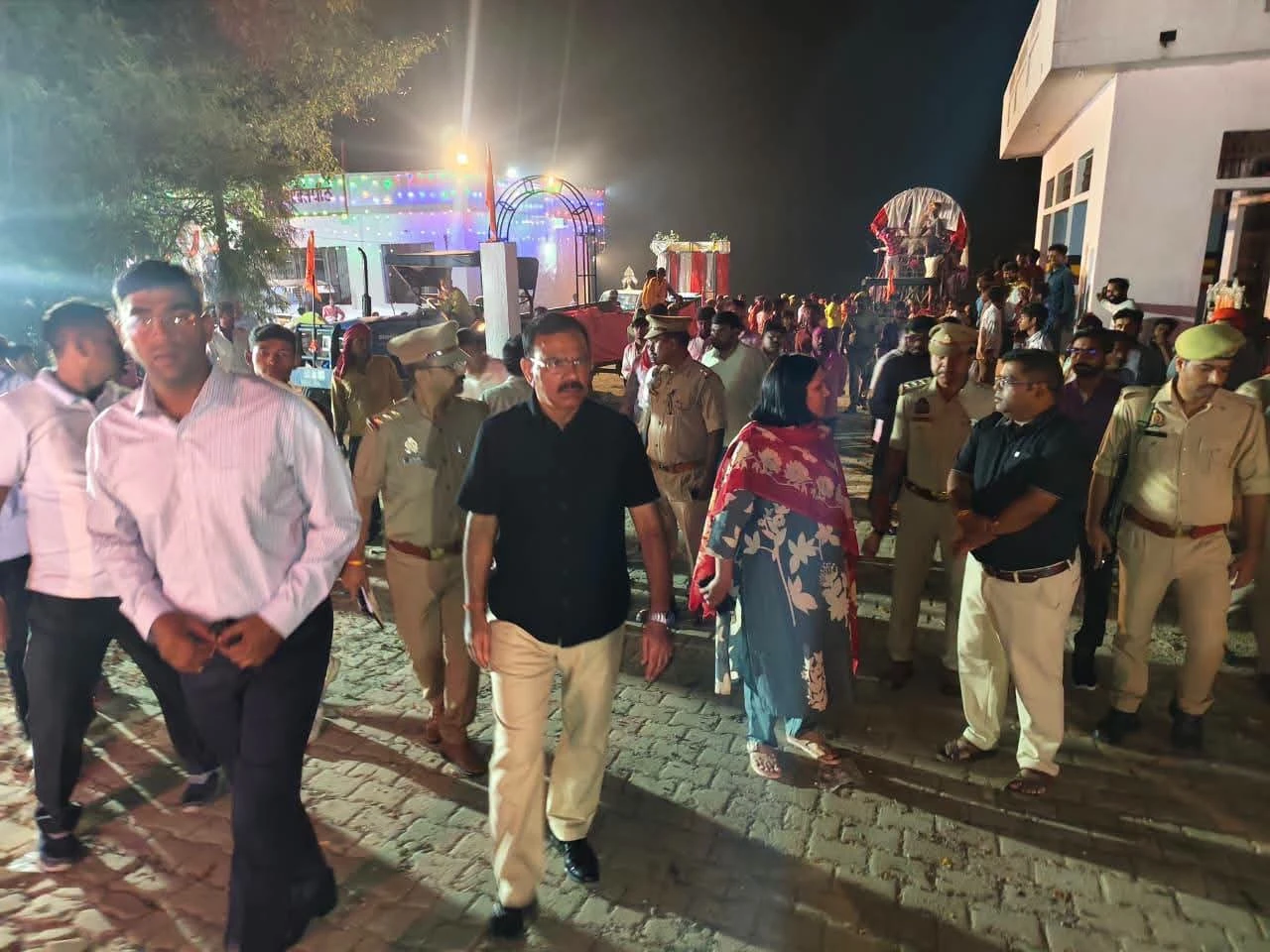 बस्ती: दुर्गा पूजा को लेकर प्रशासन अलर्ट, DIG और DM ने देर रात जांची सुरक्षा व्यवस्था