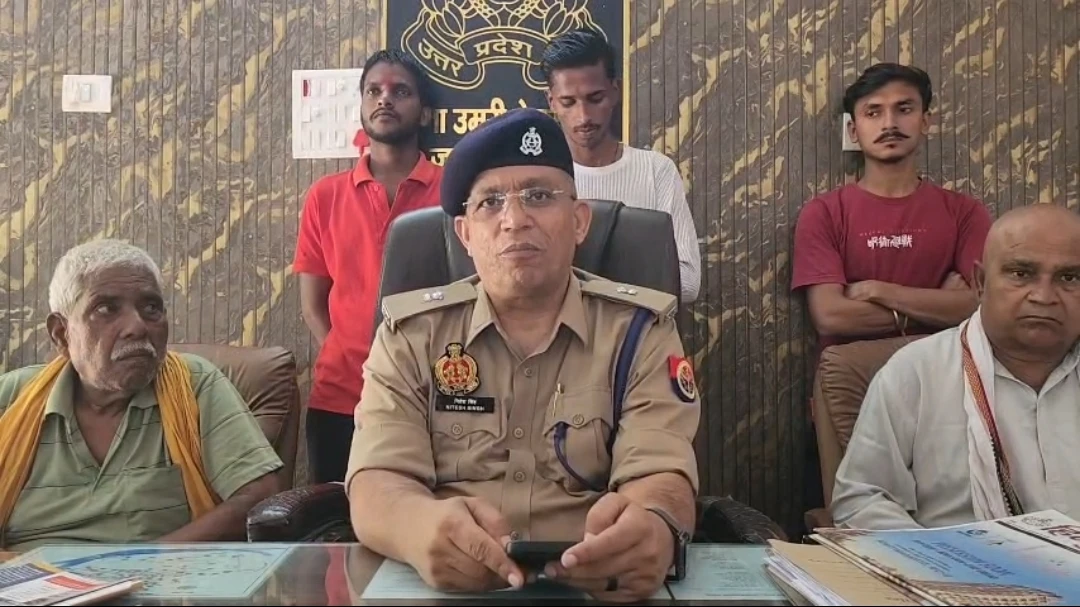 गोंडा: पुरानी रंजिश में दो गुटों के बीच खूनी संघर्ष, मां दुर्गा की मूर्ति और टेंट में लगाई आग