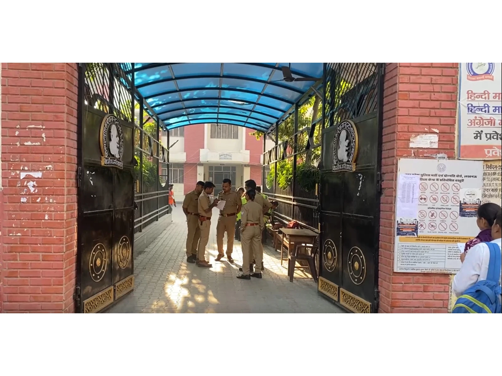 UPSSSC PET 2026: यूपी के परीक्षा केंद्रों पर कड़े पहरे, नकल रोकने के लिए प्रशासन अलर्ट