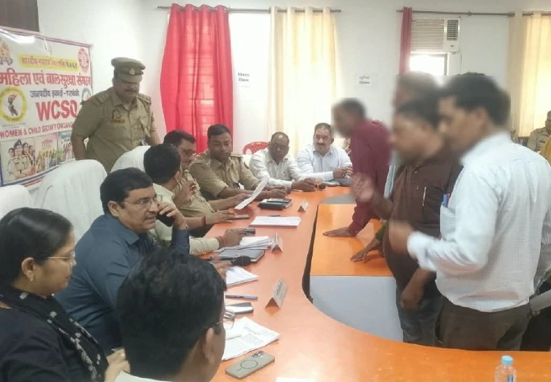 रामसनेहाईघाट समाधान दिवस: एडिशनल एसपी रितेश कुमार सिंह ने सुनीं जनसमस्याएं, दिए त्वरित निपटारे के निर्देश