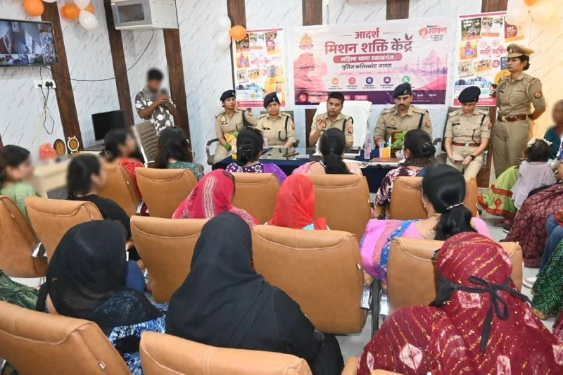 आगरा: रकाबगंज मिशन शक्ति सेंटर अब बना 'आदर्श', एसिड अटैक सर्वाइवर्स का पुलिस ने बढ़ाया मान