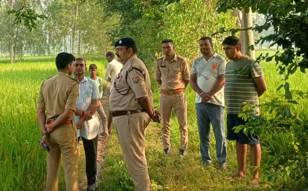 रायबरेली: खेतों के रास्ते पर मिला महिला का शव, सिर पर चोट के निशान से हत्या की आशंका