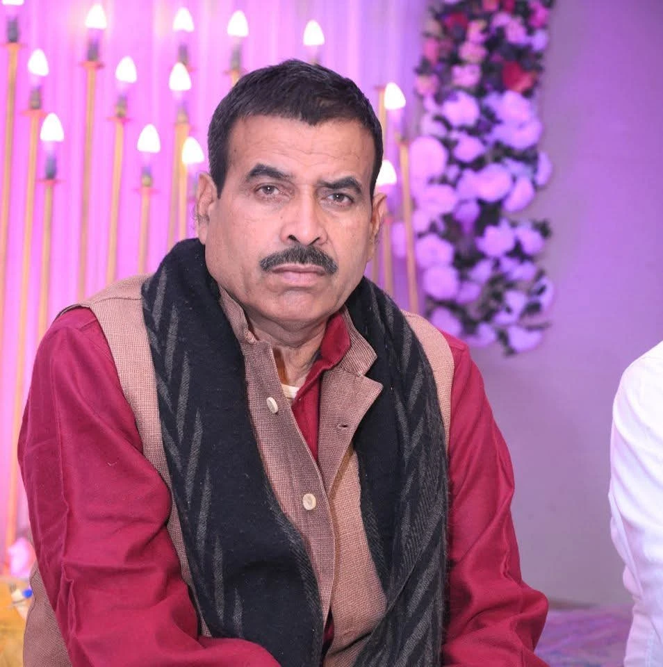 भवानी भीख शुक्ला का लखनऊ कूच: सैकड़ों गाड़ियों के काफिले के साथ सपा दफ्तर की ओर रवाना