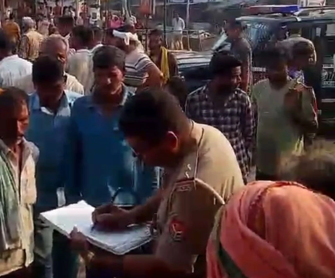 अमेठी: गंगा स्नान कर लौट रहे दो लोगों को डंपर ने रौंदा, एक की मौत, दूसरा गंभीर