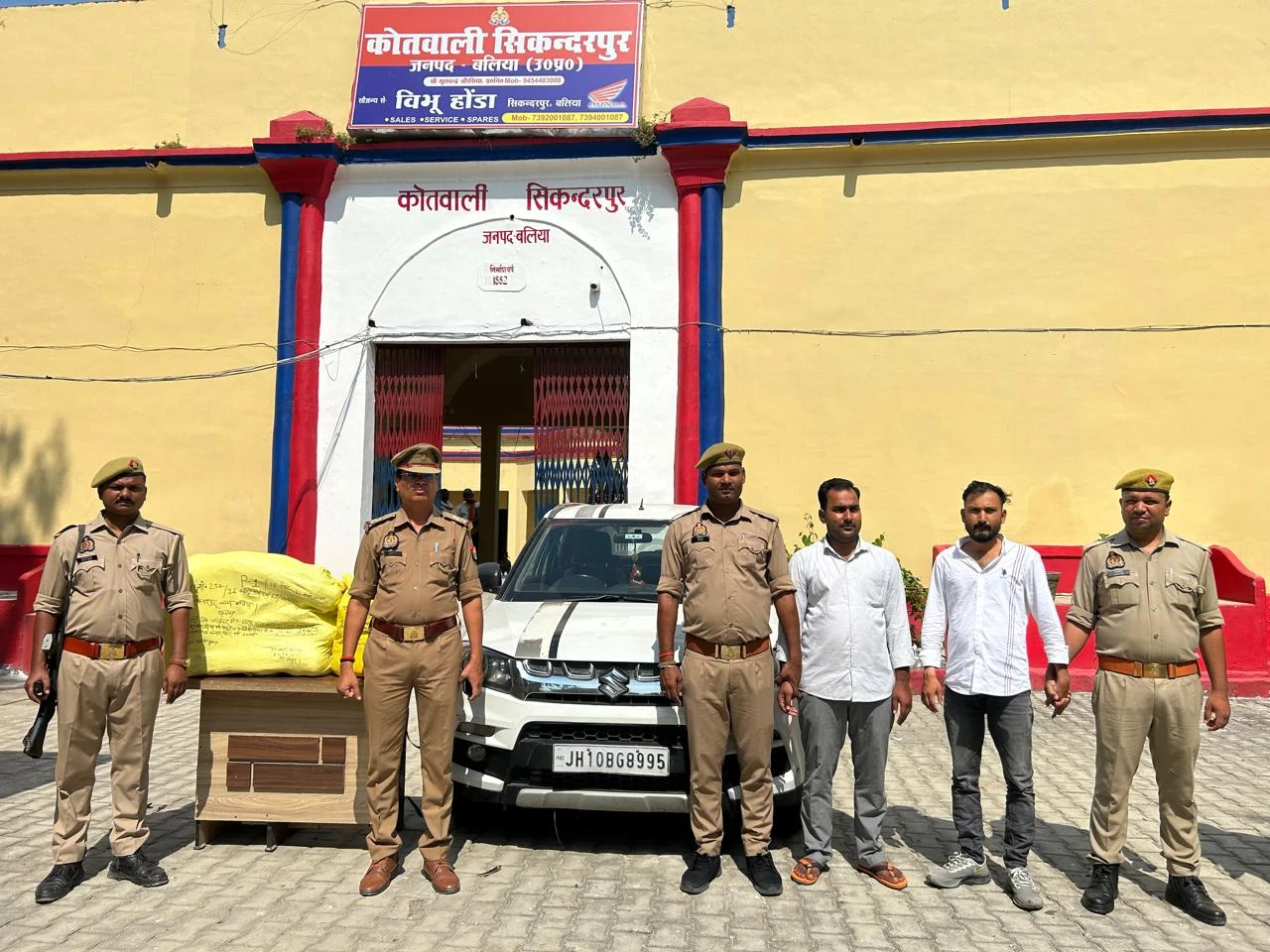 बलिया में पुलिस की बड़ी कार्रवाई: 22 लाख का गांजा जब्त, बिहार के दो तस्कर गिरफ्तार