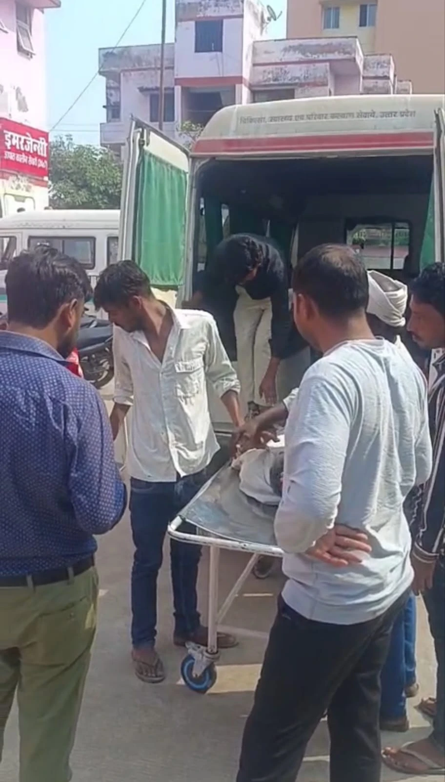 बाराबंकी: 108 एम्बुलेंस सेवा ने दिखाई तत्परता, गंभीर हालत में मरीज की बचाई जान