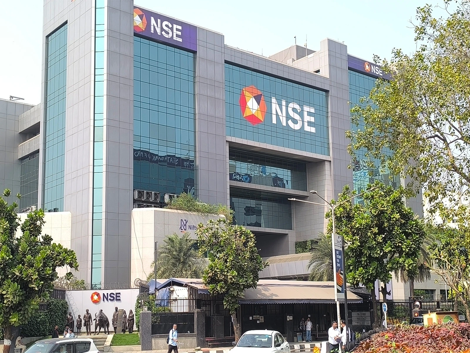 यूपी के छोटे बिजनेस अब शेयर बाजार से जुटाएंगे फंड, NSE ने वाराणसी में दी IPO की ट्रेनिंग