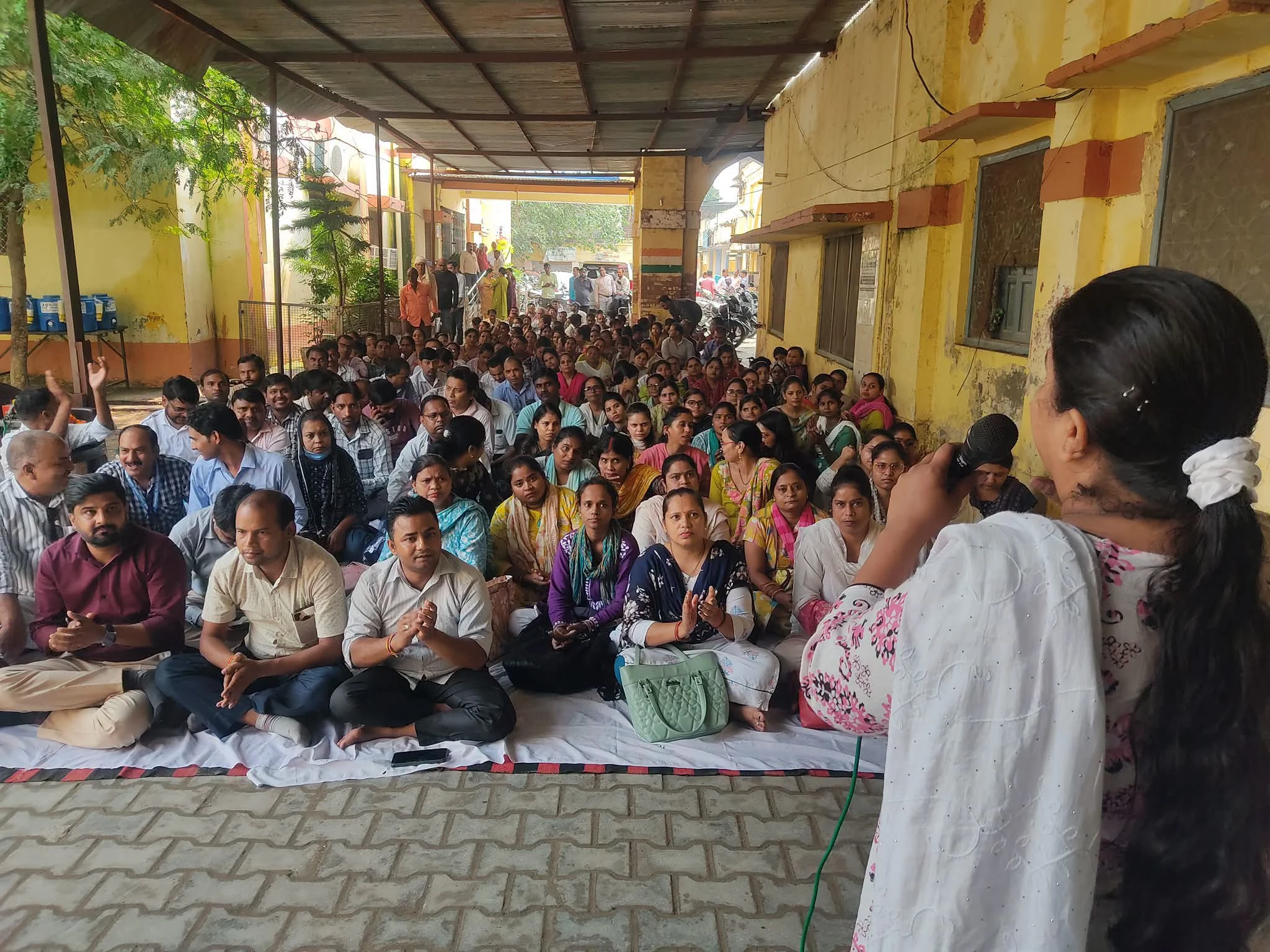 शाहजहाँपुर में स्वास्थ्य कर्मियों का हल्लाबोल, मांगें न मानने पर 12 अक्टूबर से लखनऊ में अनिश्चितकालीन हड़ताल की चेतावनी
