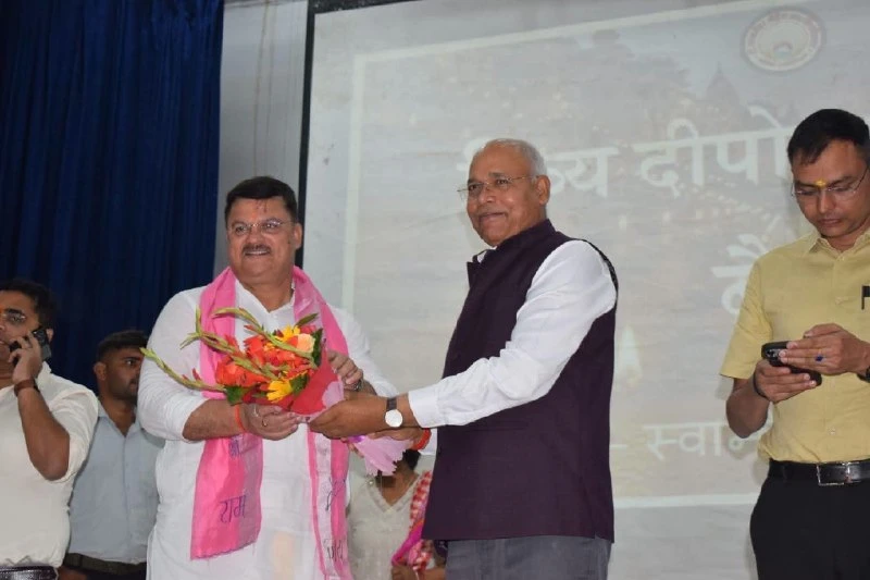 अयोध्या: दिव्य दीपोत्सव 2026 को भव्य बनाने की तैयारी शुरू, अधिकारियों ने कसी कमर