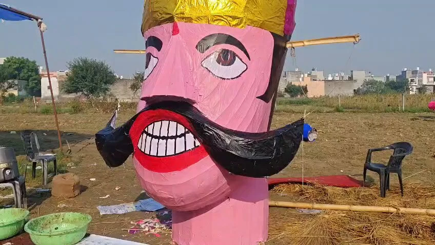 दादरी: अग्रसेन इंटर कॉलेज में 65 फुट के रावण का होगा दहन, तैयारियां पूरी
