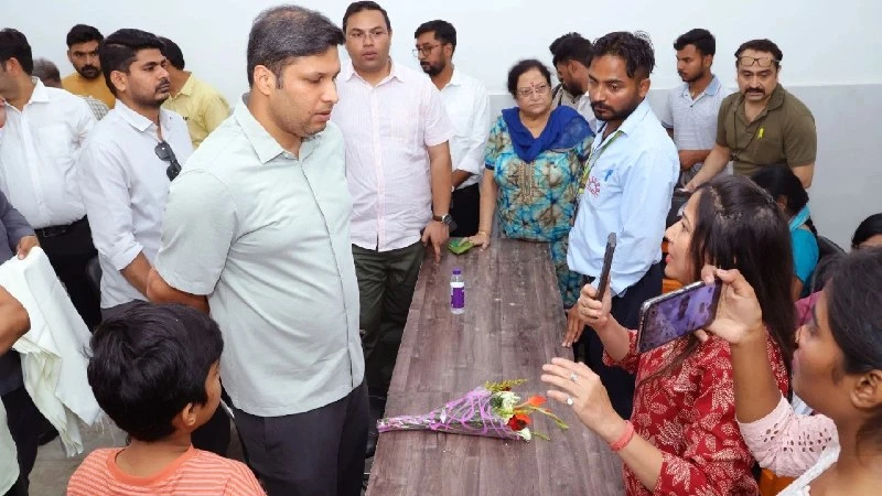 गाजियाबाद वोटर रजिस्ट्रेशन ड्राइव: लिस्ट से कटे लाखों नाम, अब सुधार के लिए मची होड़