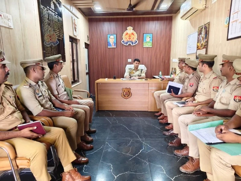 आगरा: मालपुरा और सैयान थानों में पुलिस कमिश्नरेट का औचक निरीक्षण, दिए सख्त निर्देश