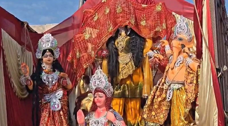अमेठी: गोमती नदी के ठौरी आमघाट पर 174 दुर्गा प्रतिमाओं का विसर्जन संपन्न