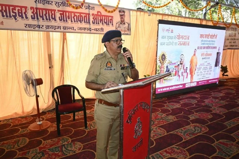 बस्ती पुलिस लाइन में गूंजी सीएम योगी की आवाज, 325 ग्राम प्रहरियों का हुआ सम्मान