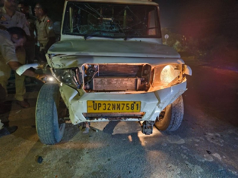 उन्नाव: अनियंत्रित लोडर पिकअप ने बाइक सवारों को रौंदा, एक की मौत, तीन गंभीर