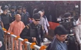 वाराणसी-दिल्ली के बीच वंदे भारत स्लीपर ट्रेन शुरू, सीएम योगी ने दिखाई हरी झंडी