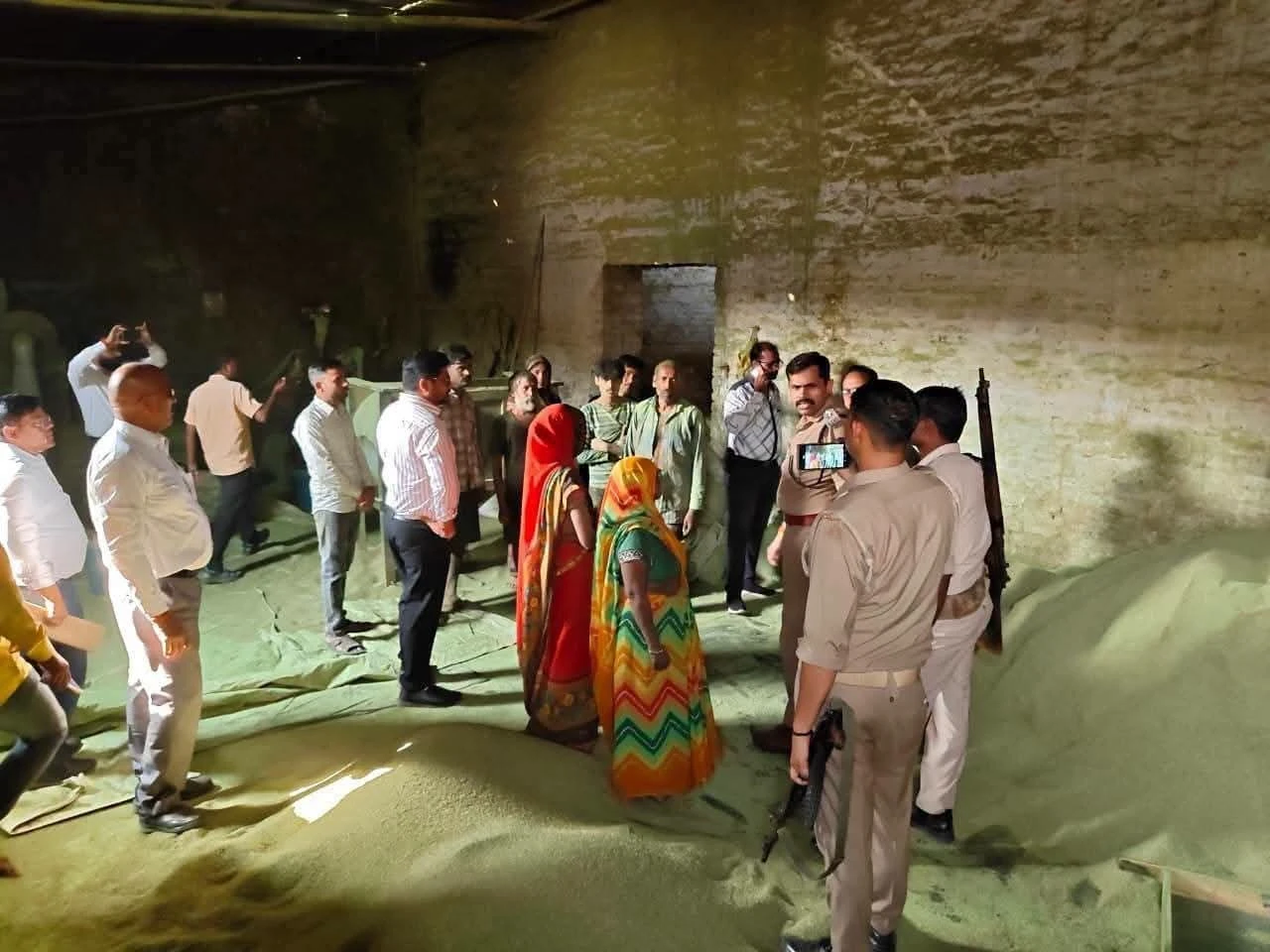 शाहजहाँपुर में मिलावटखोरों पर बड़ी कार्रवाई, 90 क्विंटल से ज्यादा मिलावटी सामान जब्त
