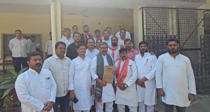 गोरखपुर-फैजाबाद शिक्षक चुनाव: सपा प्रत्याशी ने लगाया वोटरों को डराने का आरोप