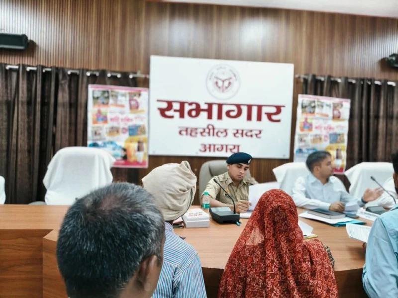 आगरा: पिंक संपूर्ण समाधान दिवस में उमड़ी महिलाएं, पुलिस ने मौके पर किया शिकायतों का निपटारा