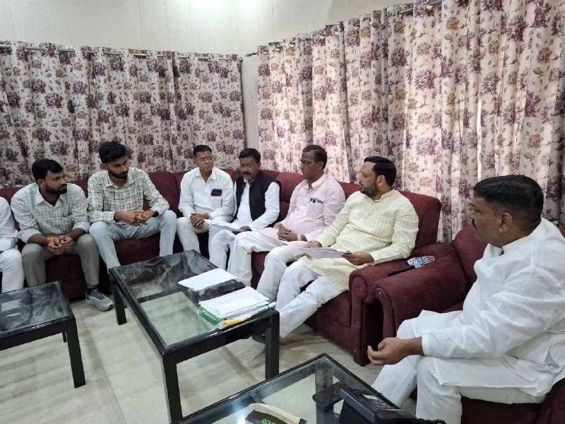 लखनऊ स्नातक एमएलसी चुनाव: बाराबंकी में सपा ने कसी कमर, घर-घर दस्तक की रणनीति तैयार