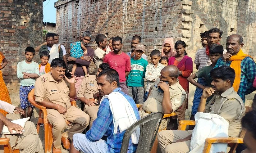 बहराइच: धान की कटाई के दौरान सांप ने काटा, झाड़-फूंक के चक्कर में महिला की मौत