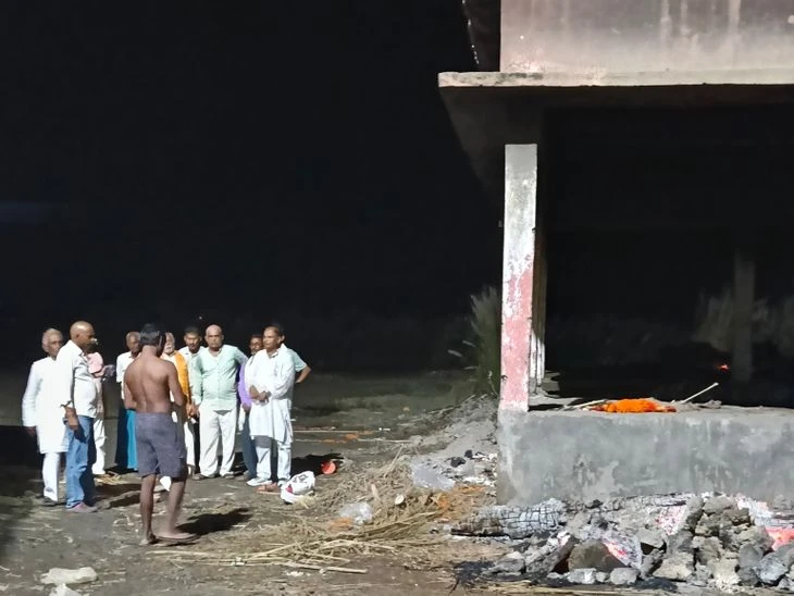 देवरिया: कालीचरण घाट पर असामाजिक तत्वों का आतंक, कांग्रेस ने एसडीएम से मांगी सुरक्षा
