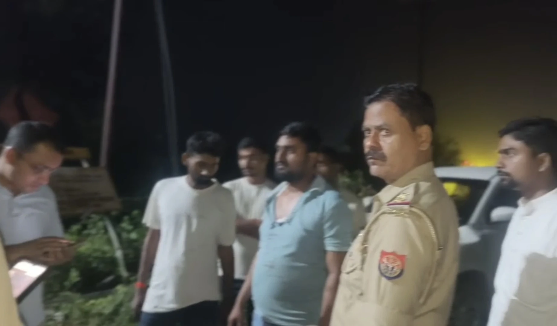 चंदौली: जन सेवा केंद्र संचालक से 6 लाख की लूट, हादसे के बाद कार छोड़ भागे बदमाश