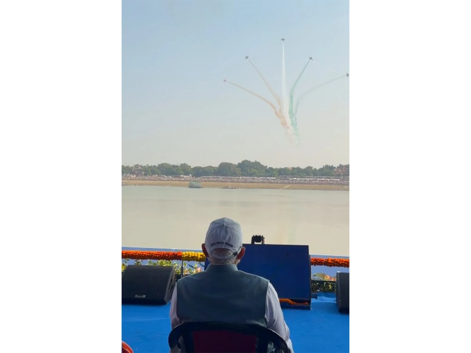 काशी के नमो घाट पर PM मोदी ने देखा 'विंग्स ओवर गंगा' एयर शो, उमड़ा जनसैलाब