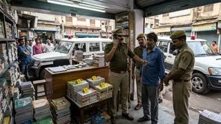 Bhagalpur में नकली किताबों के कारोबार का भंडाफोड़, दुकान मालिक गिरफ्तार
