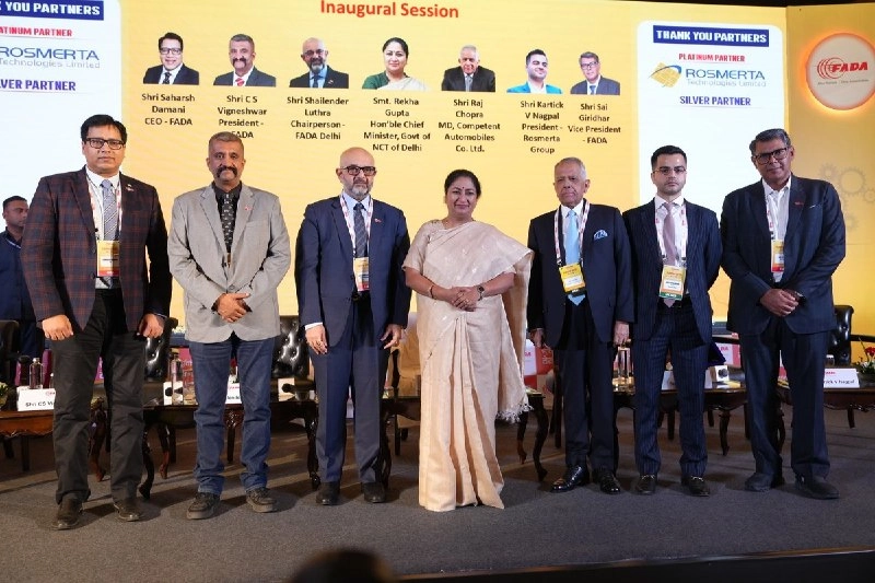 Delhi में 2028 से बैन हो सकते हैं नए पेट्रोल टू-व्हीलर, CM रेखा गुप्ता ने EV अपनाने की दी सलाह