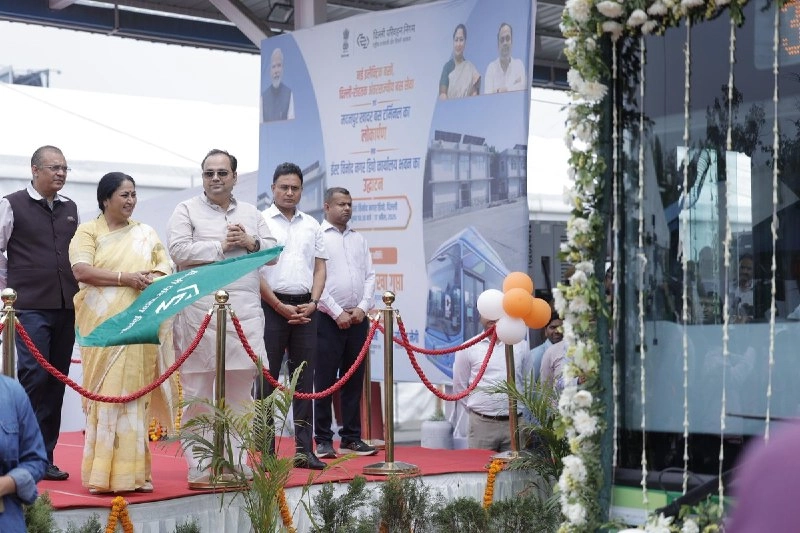 Delhi में प्रदूषण कम करने के लिए उतरीं 200 नई EV बसें, Rohtak के लिए भी शुरू हुई ई-बस सेवा